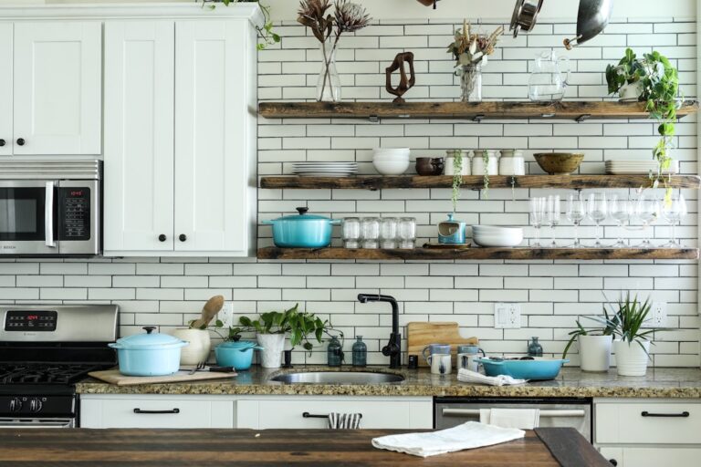 Top 15 Farmhouse Kitchen Trends for This Year: What’s In and What’s Out