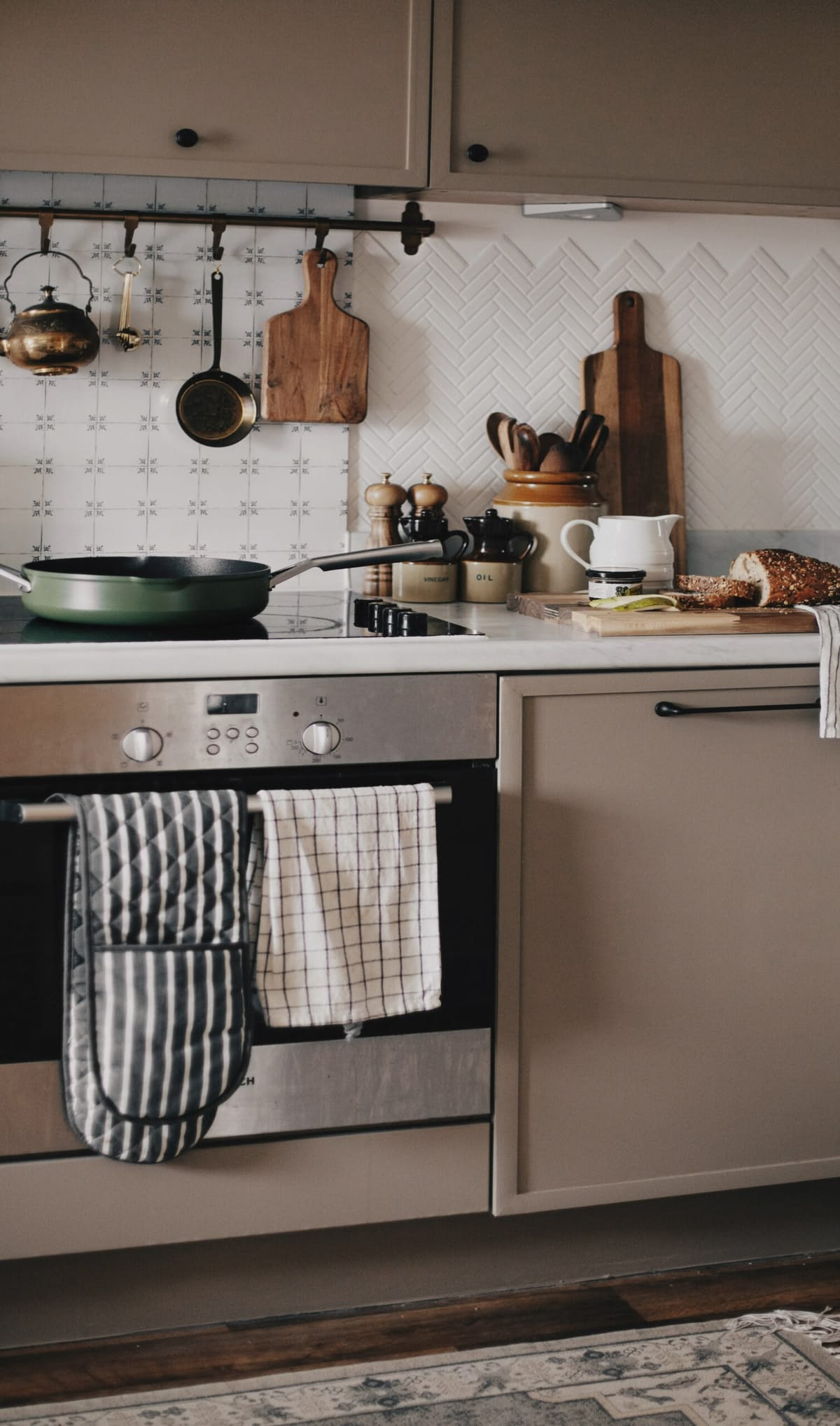 23 Renter-Friendly Kitchen Upgrade Ideas You Can Take With You