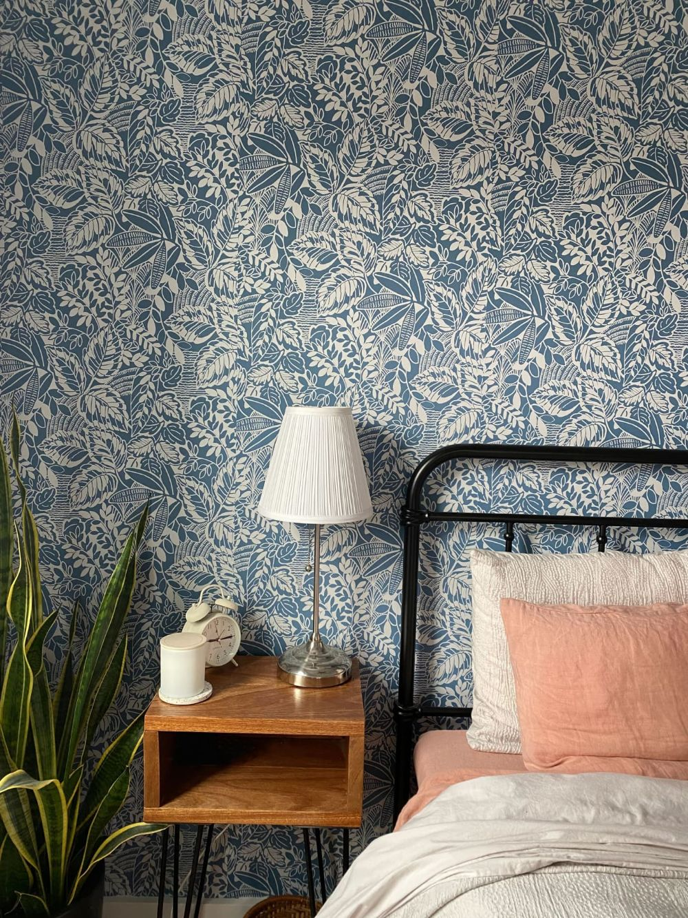23 Rental-Friendly Accent Wall Ideas Without Paint